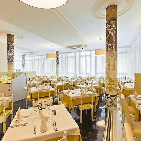 Montecarlo ホテル 4*