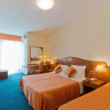 Montecarlo 호텔 4*