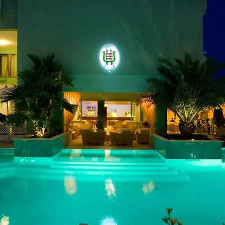 ホテル Montecarlo 4*