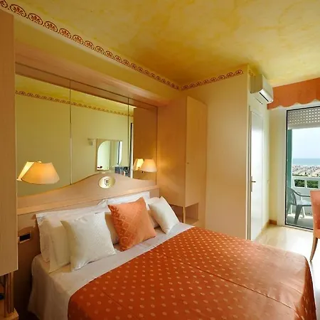 호텔 Montecarlo 4*
